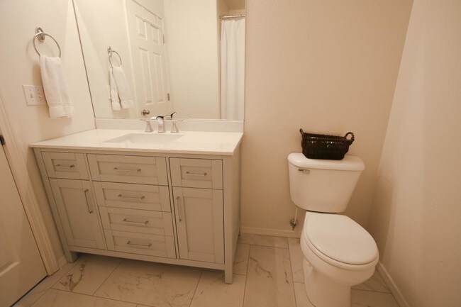 Building Photo - 16075 SW Whistling Swan Ln