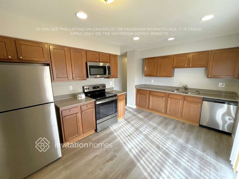 Building Photo - 16692 E Gunnison Pl