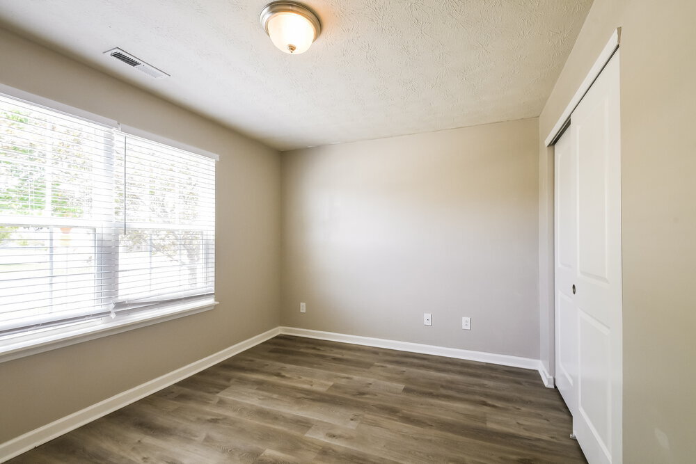 Building Photo - 15298 Royal Grove Dr