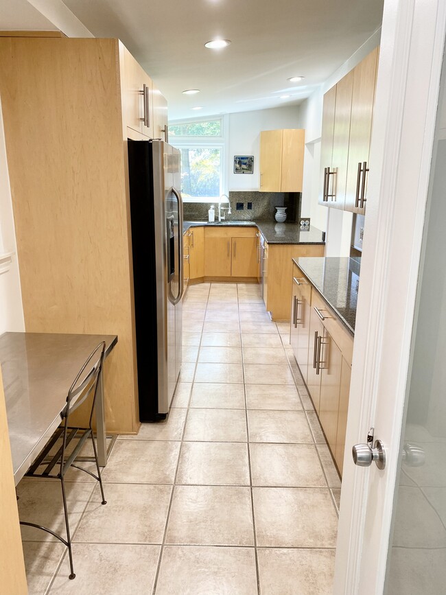 Building Photo - 921 Arden Ln