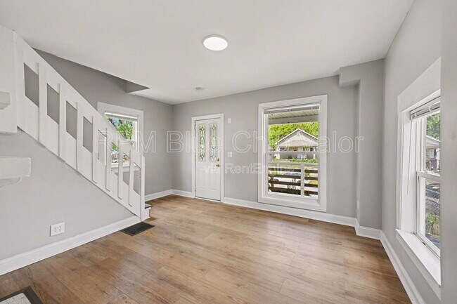 Building Photo - 1710 Lawn Ave