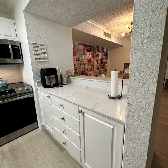 Building Photo - 10795 SW 108th Ave