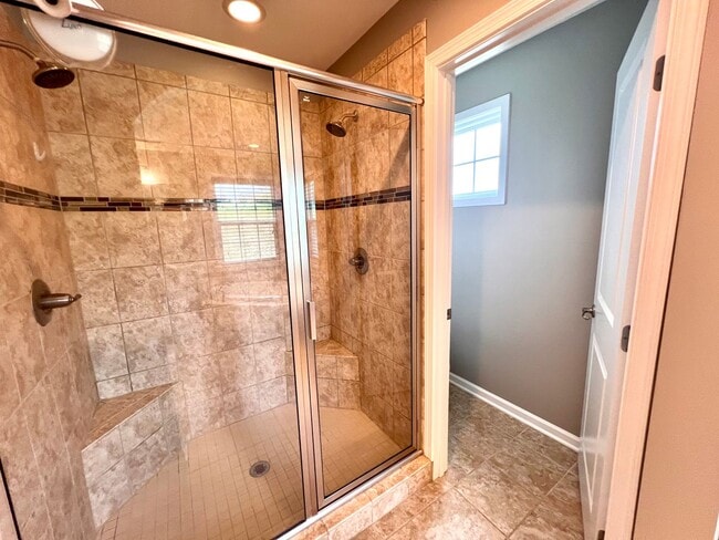 Building Photo - 3006 Farm View Dr