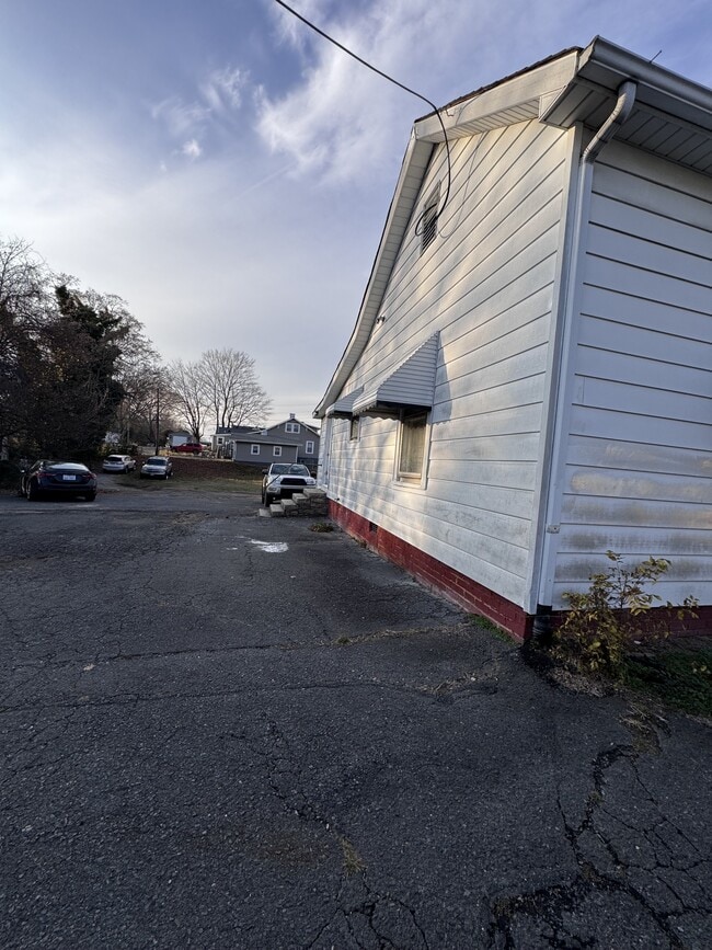 Building Photo - 420 Jackson Park Rd