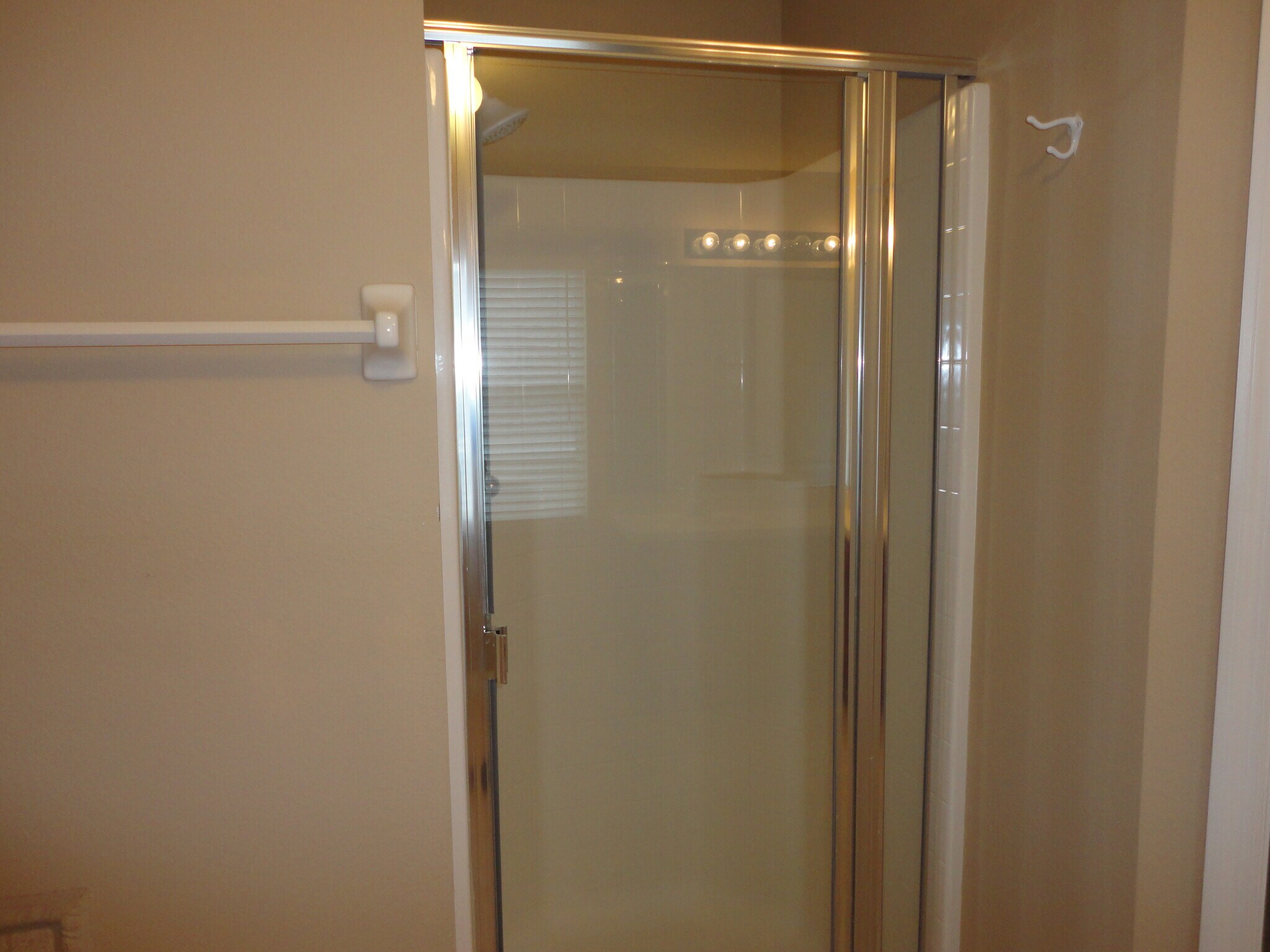 Building Photo - 648 Winding Lake Dr