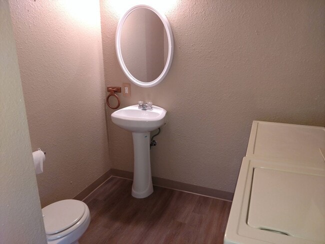 Building Photo - ALL PROSPECTIVE TENANTS MUST SUBMIT A $58 ...