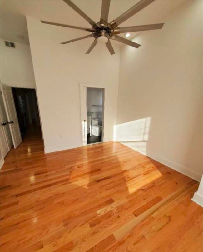 Building Photo - 5425 Catharine St