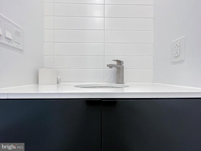 Building Photo - 2027 N 5th St