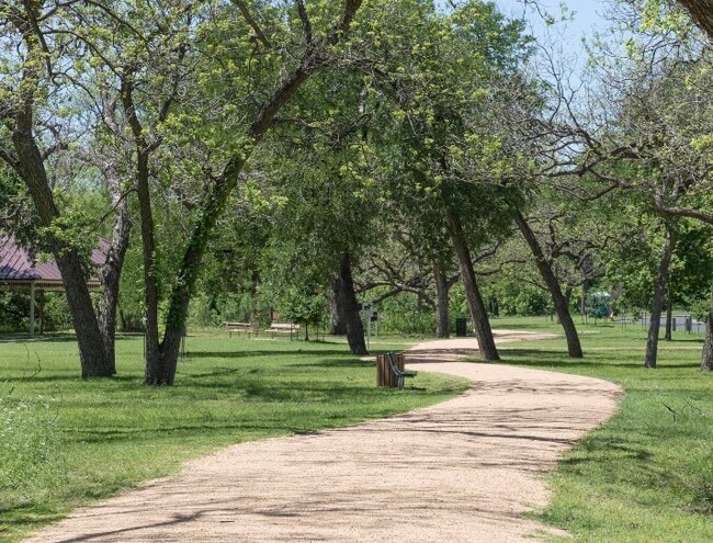 Building Photo - 2511 E 9th St