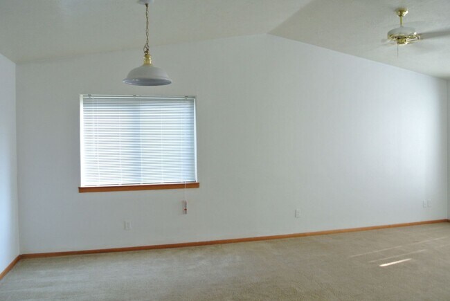 Building Photo - Spacious 3-bedroom, 1 bath home in Albany