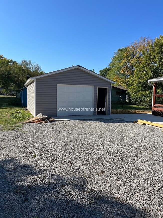 Building Photo - 511 N Maple St