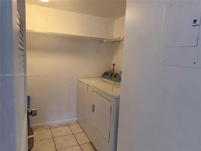 Building Photo - 1101 Green Pine Blvd