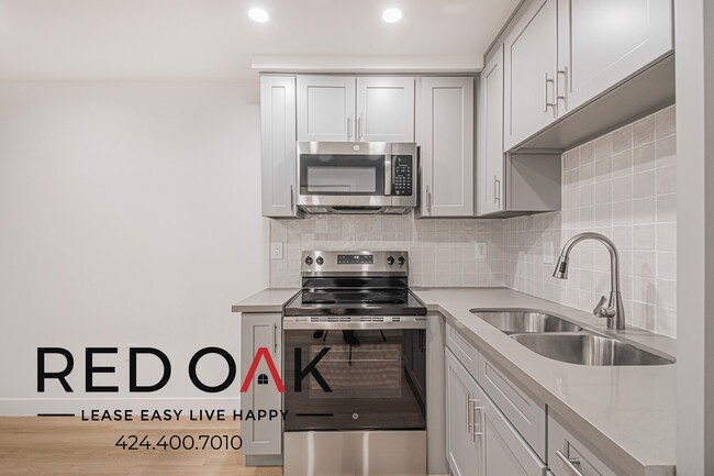 Building Photo - 6738 Independence Ave