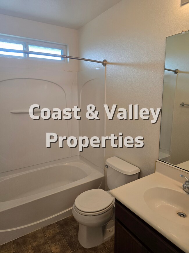 Building Photo - Salinas Home for RENT!!!
