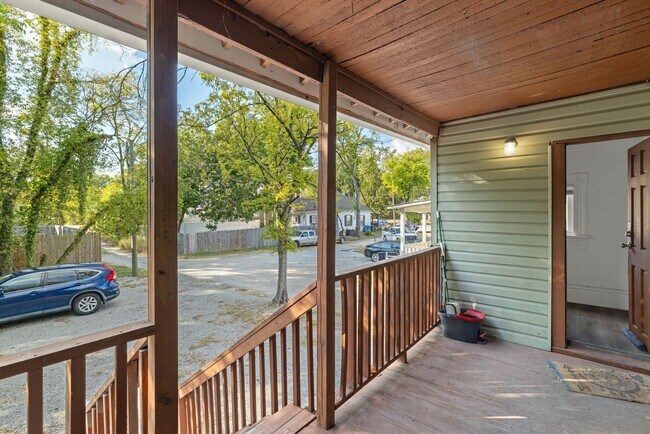 Building Photo - 1107 S Willow St