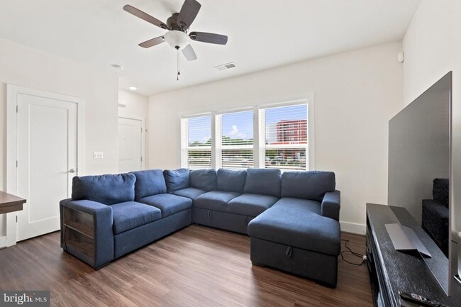 Building Photo - 44730 Tiverton Sq