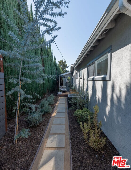 Building Photo - 5117 Lincoln Ave