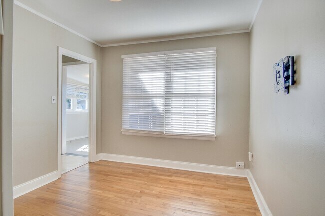 Building Photo - Coming Available 2/6 – 3-Bedroom, 1-Bathroom Cottage in East Hill with Solar Power & Wraparound D...