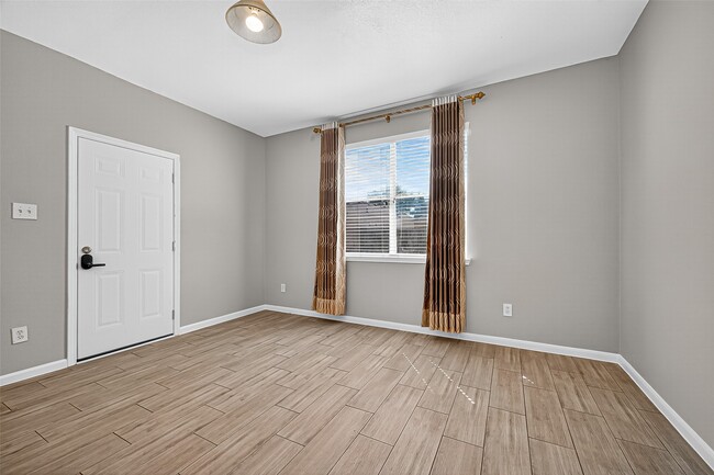 Building Photo - 2111 Castle Gardens Ln