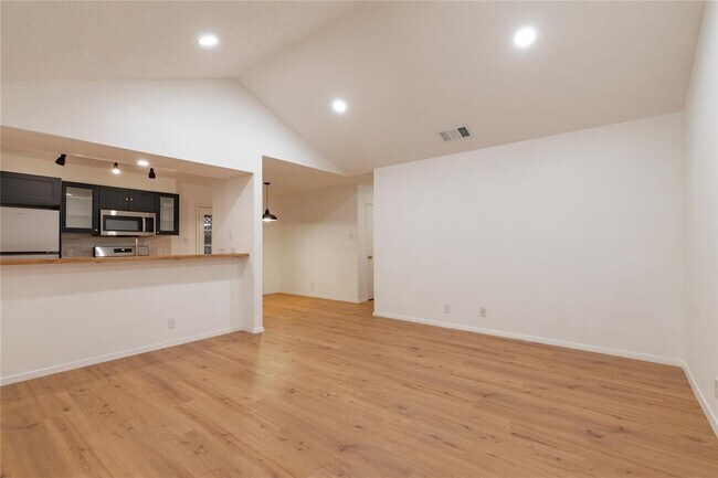 Building Photo - 100 Nicole Cove