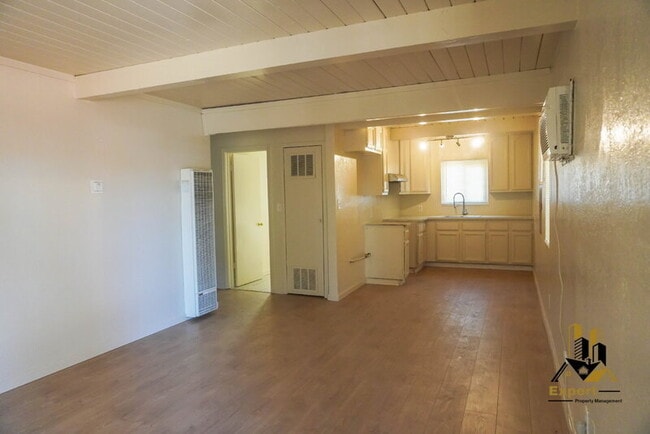 Building Photo - 697 Santiago Ave