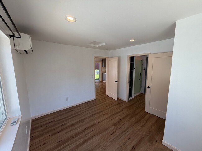 Building Photo - 7210 Zelinda Dr