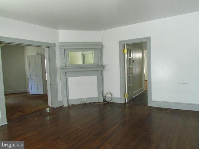 Building Photo - 611 E State St