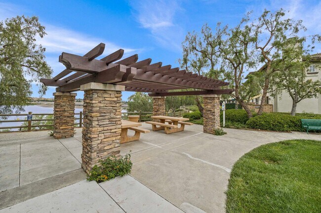 Building Photo - Beautiful detached condo in Painted Trails!