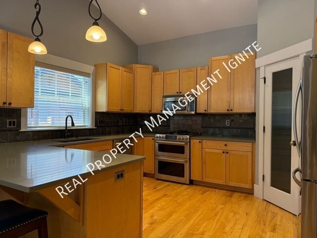 Building Photo - 2955 N W Bordeaux Ln