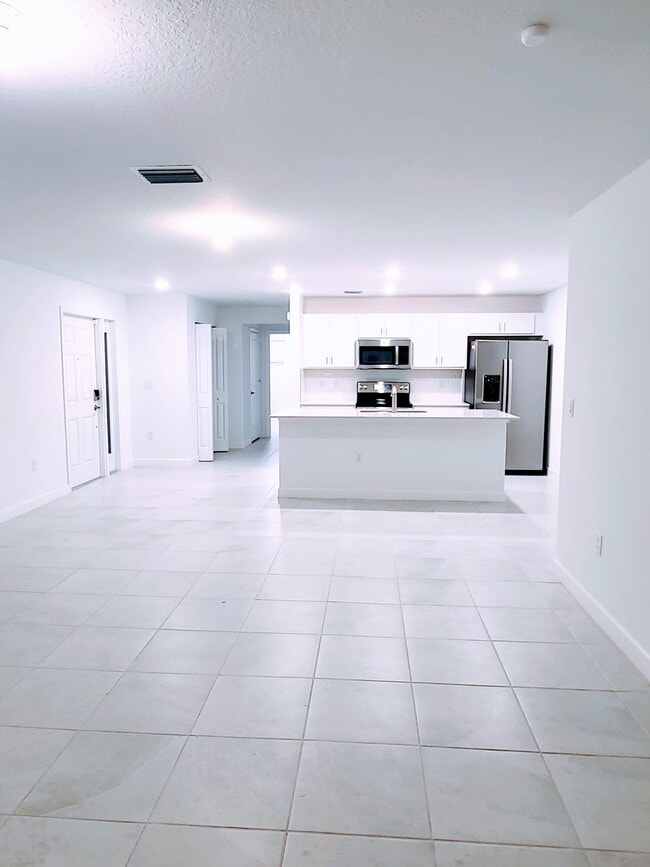 Building Photo - 6745 Broadwater Ln