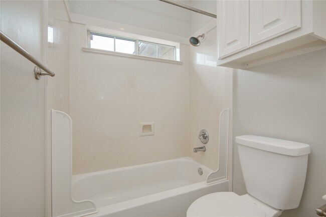 Building Photo - 13619 Brookbluff Ln