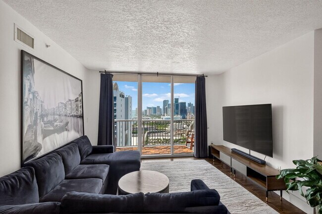 Building Photo - 1750 N Bayshore Dr