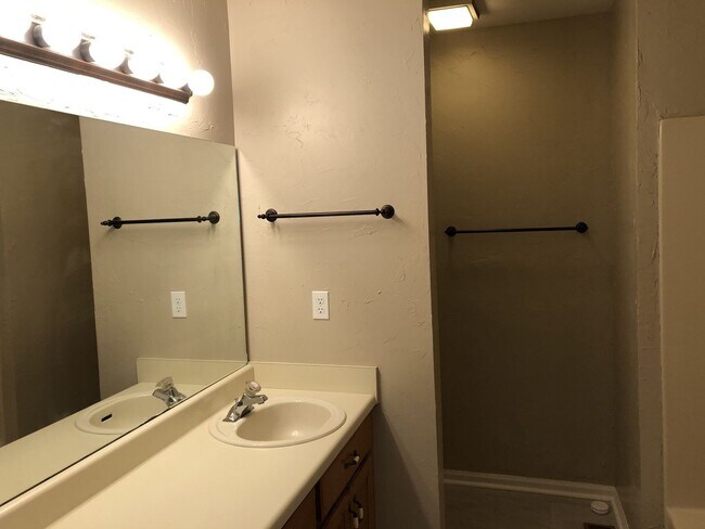 Building Photo - Charming 3BR Home with Spacious Yard in the Heart of Mount Juliet