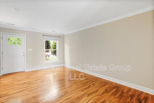 Building Photo - 575 Lancaster Pl