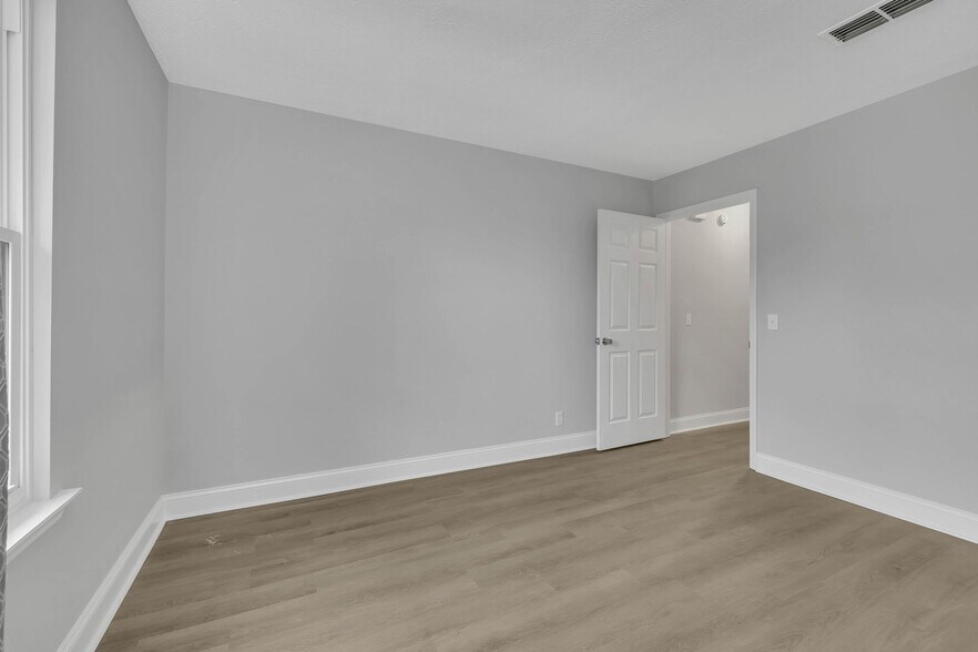 Building Photo - 3350 Oak Trees Ct