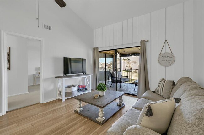 Building Photo - 207 Lakeview Terrace