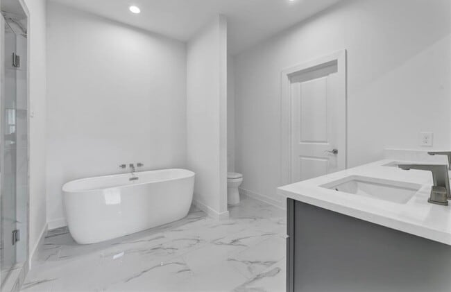 Building Photo - 207 Edgewood St