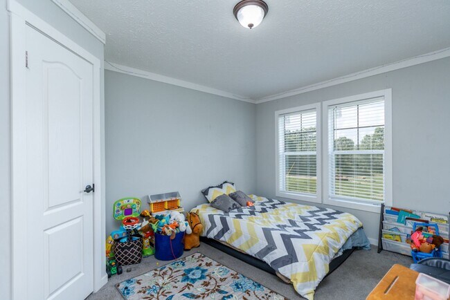 Building Photo - Updated Modern 3 Bedroom Manufactured Home!