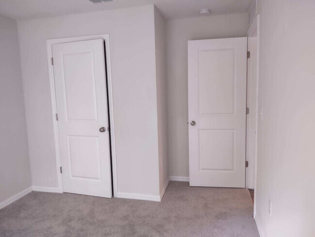 Building Photo - 6248 N Chestnut Terrace