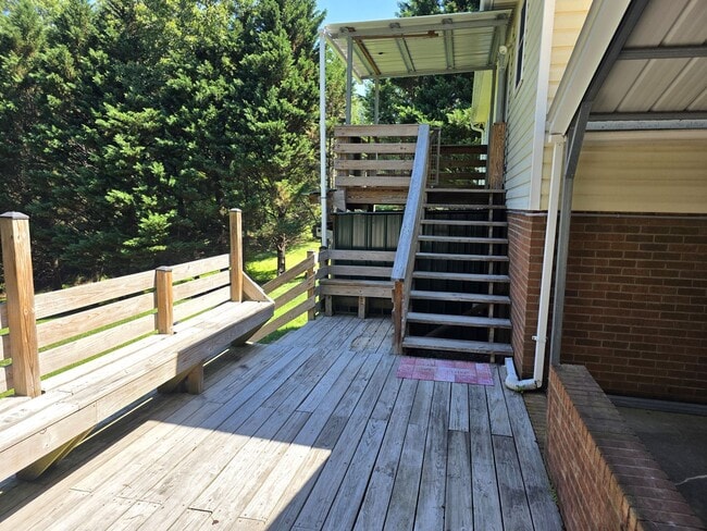 Building Photo - 273 Woodbridge Dr