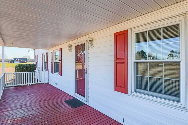 Building Photo - RENOVATED FARMHOUSE in Mt. Olive!