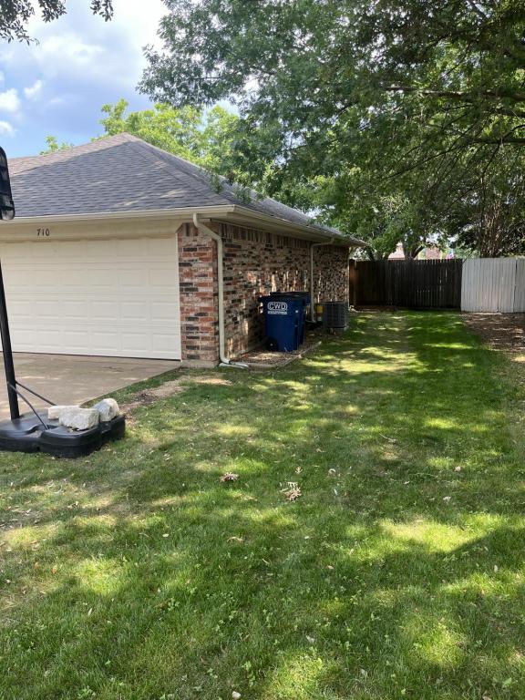 Building Photo - 710 Paintbrush Dr