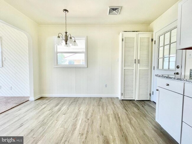 Building Photo - 1416 S Governors Ave