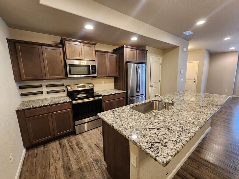Building Photo - 2118 Birmingham Loop