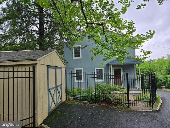 Building Photo - 242 S Sugan Rd