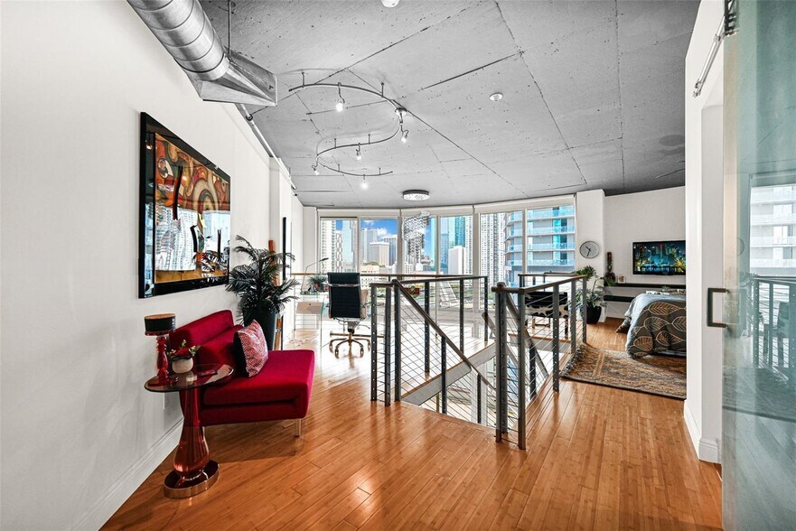 Building Photo - 690 SW 1st Ct