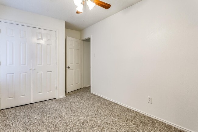 Building Photo - Cute 3 Bedroom 2 Bath 2 Car Garage One Sid...