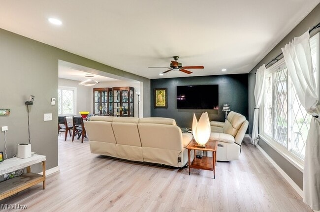 Building Photo - 896 Cliffside Dr