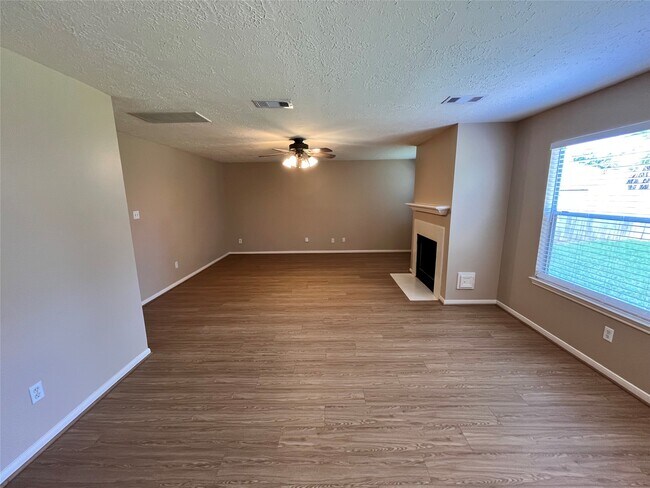 Building Photo - 16118 Cypress Valley Dr