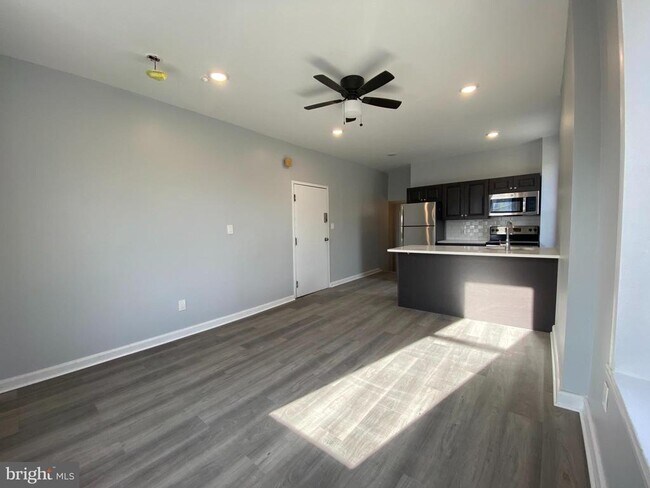 Building Photo - 21 E Price St